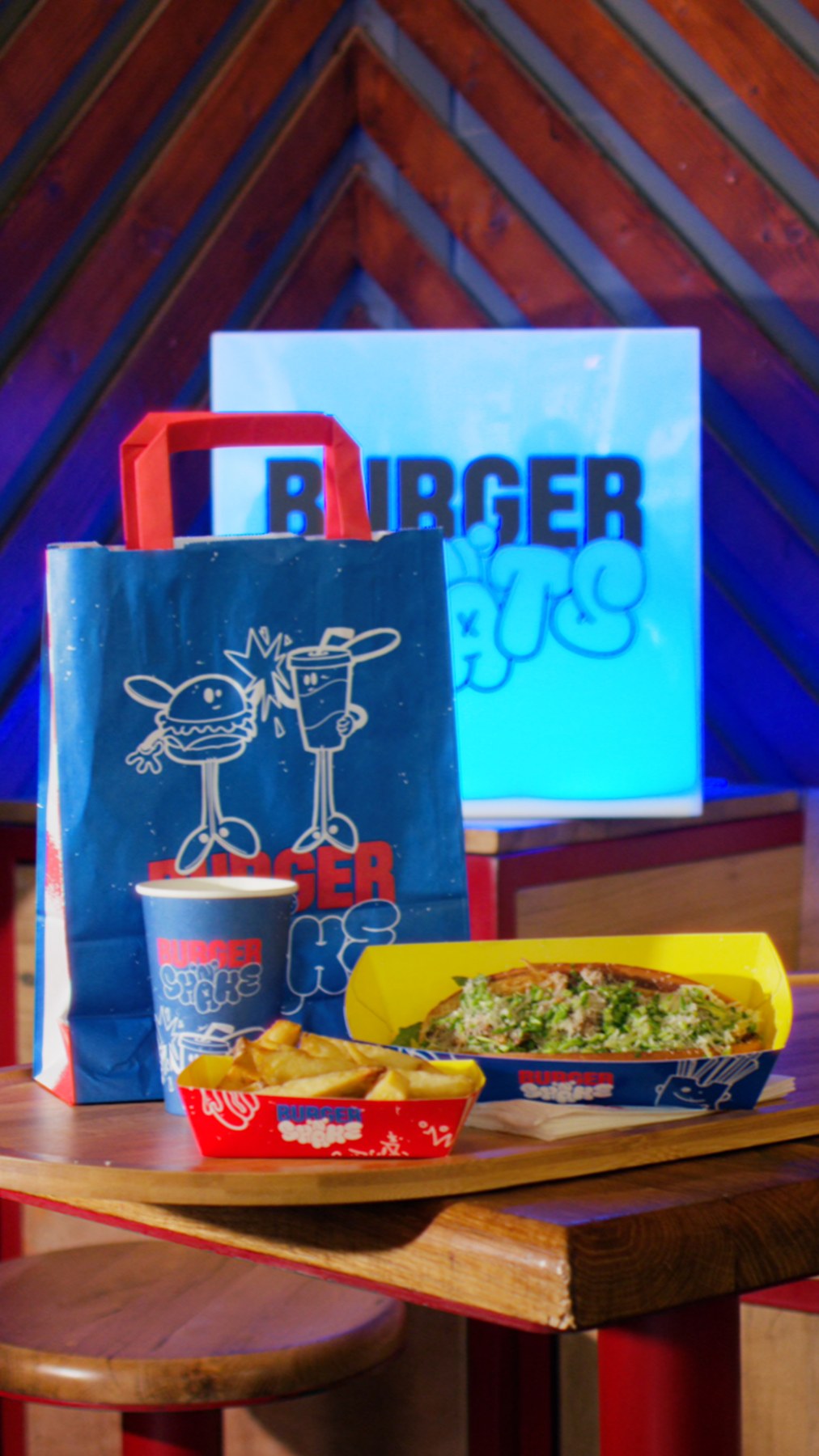 Burger 'n Shake-broodje en drankje — aangeleverde productstill
