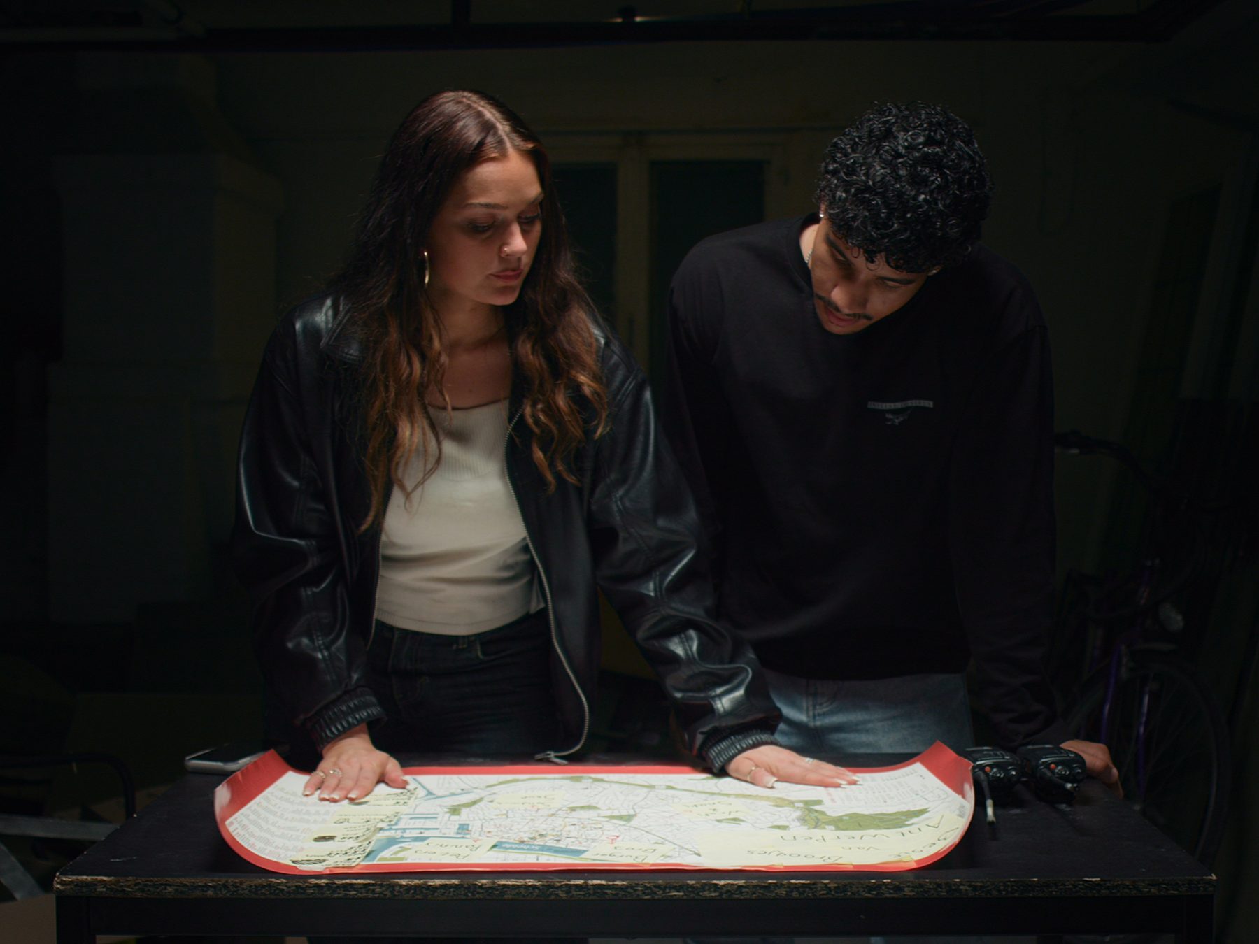 De route wordt bekeken in de short movie van De Valentino's Antwerpen
