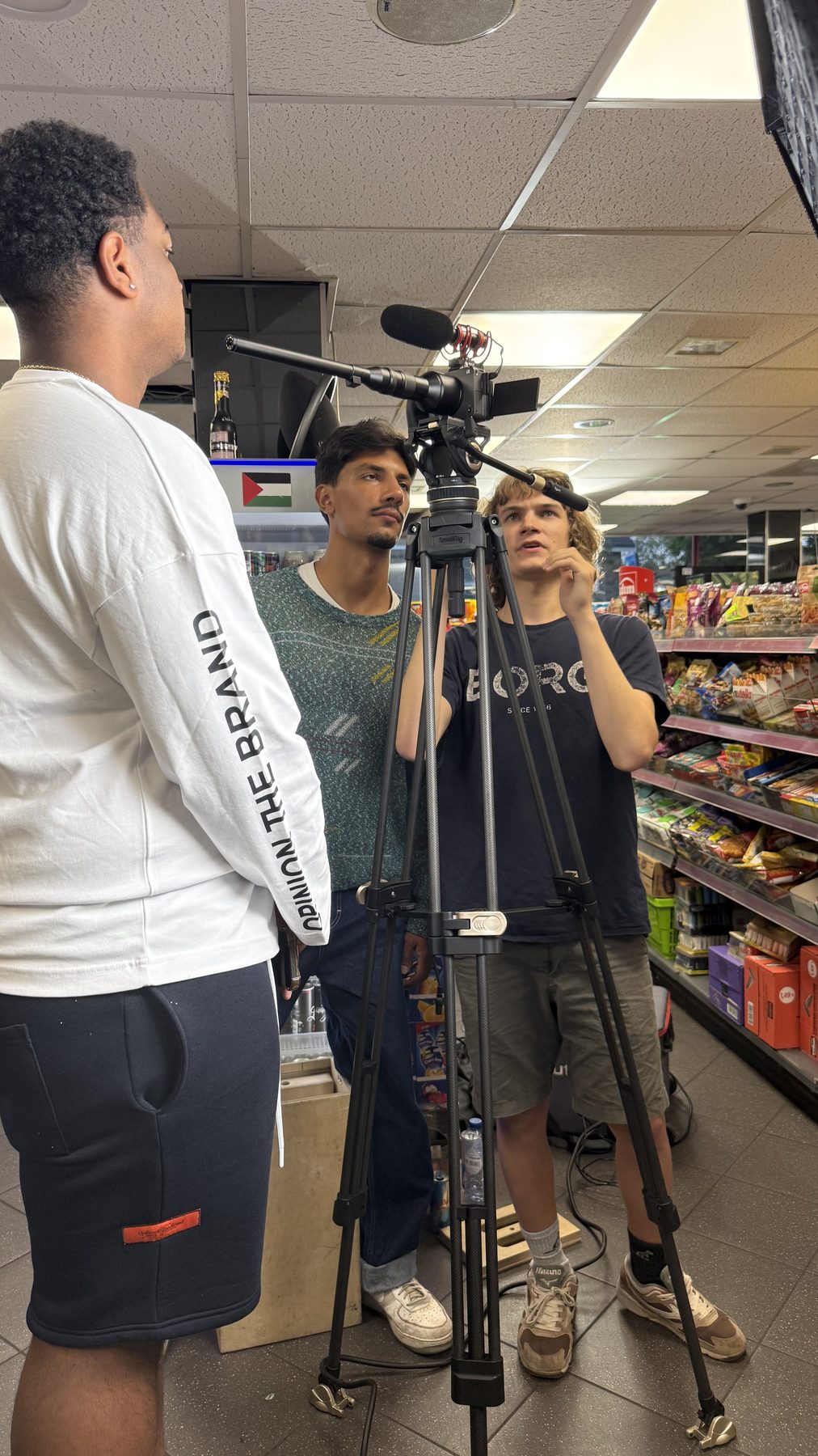 Productieteam op de set van Opinion the Brand
